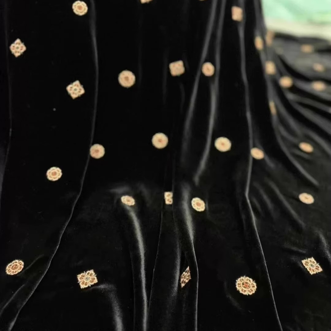 135CM Wide Black Green Embroid - Sewing Jackets recension och pris